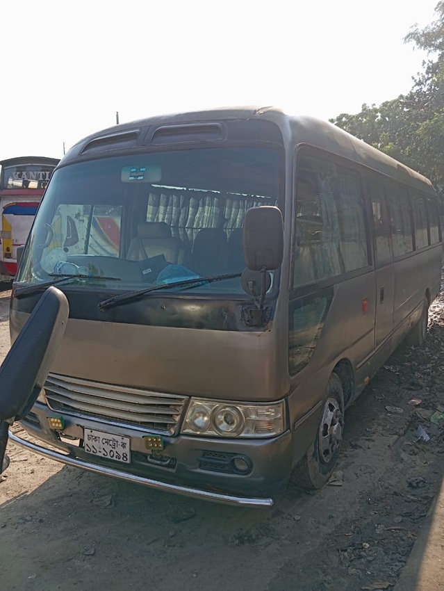 মো. ইউসুফের মালিকানাধীন বলে দাবি করা এসি কোস্টার বাস।